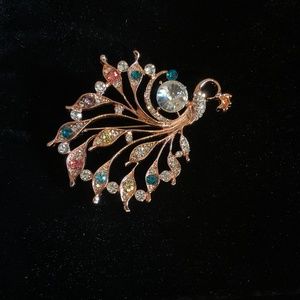 Peacock roegold multicolored brooch.